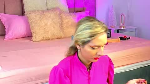 lunitadiva online show from 12-19-25, 03:19