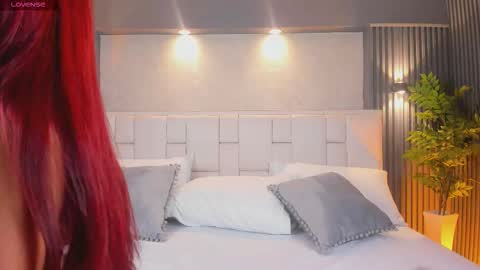 L U N N A online show from 03-08-26, 04:27