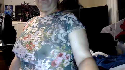 Snapshot of lusciouslibra82 chatting on 03-02-25, 06:16 .Clarissa. Follow me on Instagram   miss buns  online show from 03-02-25, 06:16