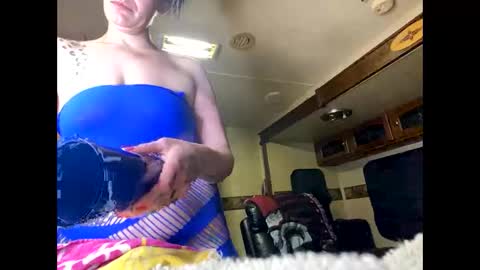 Snapshot of lushuslucy chatting on 02-18-25, 12:48 Kikithebaee online show from 02-18-25, 12:48