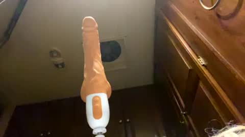 Snapshot of lushuslucy chatting on 02-28-25, 08:20 Kikithebaee online show from 02-28-25, 08:20