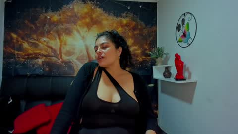 Snapshot of lust_mom chatting on 12-15-24, 09:13 Angela 3 online show from 12-15-24, 09:13