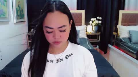 Snapshot of lustfuloffendertrina chatting on 01-09-25, 08:34 Trina online show from 01-09-25, 08:34