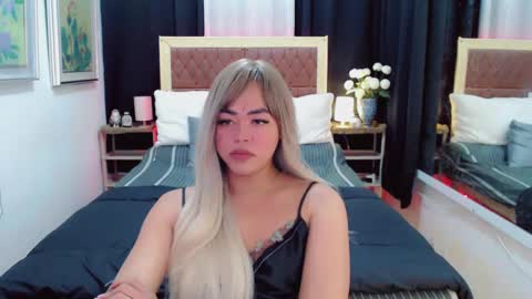 Snapshot of lustfuloffendertrina chatting on 01-12-25, 01:05 Trina online show from 01-12-25, 01:05