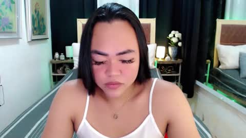 Snapshot of lustfuloffendertrina chatting on 01-21-25, 01:39 Trina online show from 01-21-25, 01:39