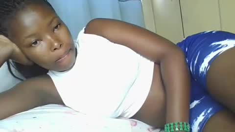 Snapshot of lustrousnerd chatting on 10-26-25, 03:12 Noreh online show from 10-26-25, 03:12