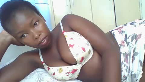 Snapshot of lustrousnerd chatting on 11-27-25, 04:14 Noreh online show from 11-27-25, 04:14