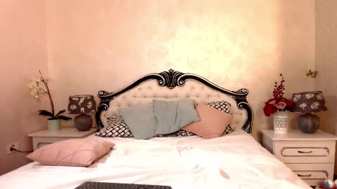 Snapshot of lustyrosee chatting on 01-11-25, 12:33 Rose online show from 01-11-25, 12:33