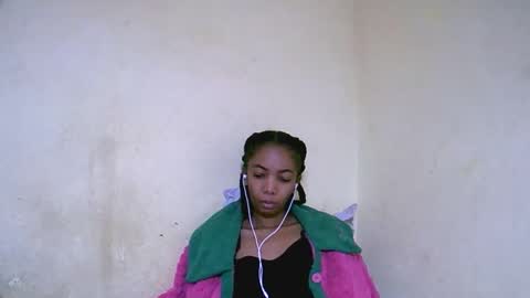 Snapshot of lutchia chatting on 09-15-25, 12:38 lutchia online show from 09-15-25, 12:38