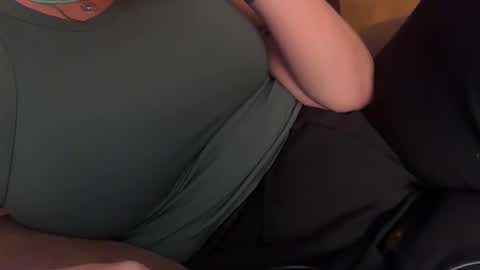 Snapshot of luuunaheartxxx chatting on 10-04-25, 04:43 luuunaheartxxx online show from 10-04-25, 04:43