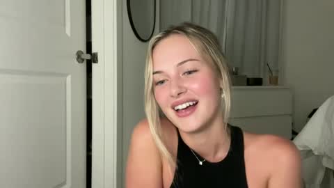 Snapshot of luvaimee chatting on 09-20-25, 03:07 Aimee online show from 09-20-25, 03:07