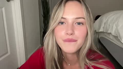 Snapshot of luvaimee chatting on 10-07-25, 02:53 Aimee online show from 10-07-25, 02:53