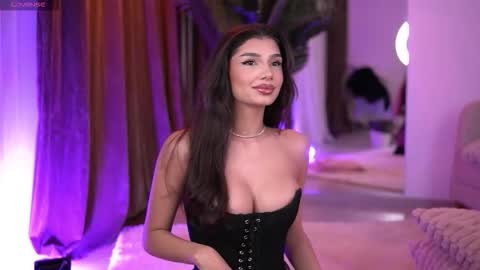 Snapshot of luvcaprice chatting on 11-19-25, 07:19 Caprice online show from 11-19-25, 07:19