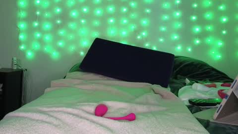 Shauna online show from 02-09-25, 05:43