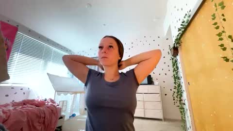 Snapshot of luvkendal chatting on 10-19-25, 05:35 luvkendal online show from 10-19-25, 05:35