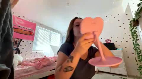 Snapshot of luvkendal chatting on 10-20-25, 03:23 luvkendal online show from 10-20-25, 03:23