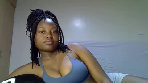 Snapshot of luvly_ebonny chatting on 10-22-25, 12:33 Tracy online show from 10-22-25, 12:33