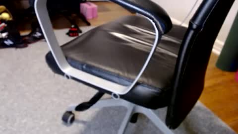 Snapshot of luvshonitoff chatting on 01-09-25, 12:35 Jim Bo online show from 01-09-25, 12:35