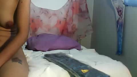 Bee Bee online show from 11-23-25, 02:33