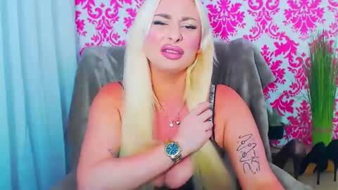 Luxuriaa online show from 11-25-25, 08:31