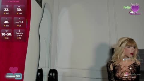 Snapshot of luxuryheaven chatting on 10-26-25, 03:45 Tommy and Polly online show from 10-26-25, 03:45