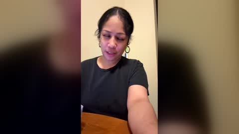 Snapshot of luzy3435 chatting on 02-12-26, 11:55 luzy3435 online show from 02-12-26, 11:55