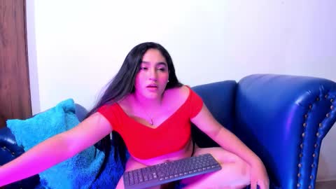 Snapshot of lya_dubois_ chatting on 02-12-26, 01:28 LYA DUBOIS online show from 02-12-26, 01:28