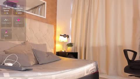 Lyan online show from 11-22-25, 07:24