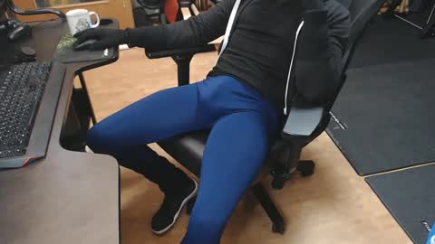 lycraboy123 online show from 12-29-24, 06:56