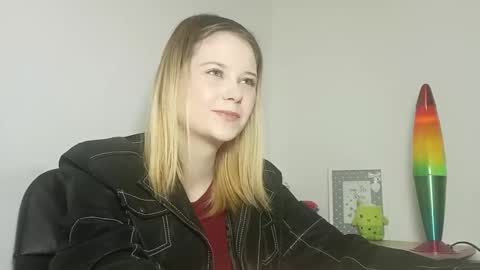 Snapshot of lydiasunny chatting on 10-13-25, 06:08 Lydia online show from 10-13-25, 06:08