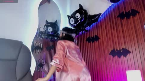 Lyhana Lee online show from 10-31-25, 08:10