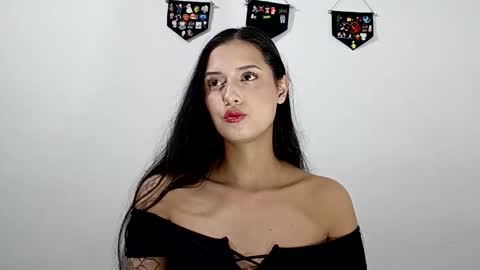 lyla online show from 10-06-25, 03:48