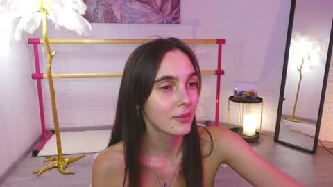 Lyly   online show from 01-19-25, 01:01