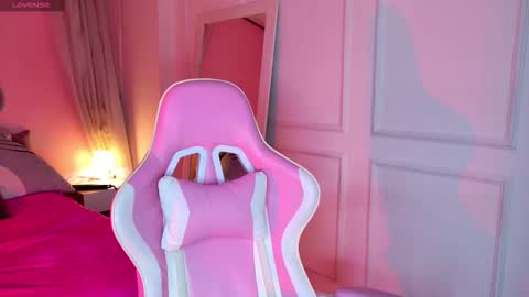 Lyna love online show from 11-05-25, 08:42