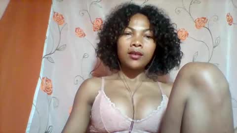 lyndah19 online show from 11-25-25, 08:42