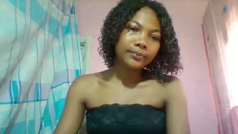 lyndah19 online show from 12-21-25, 08:32