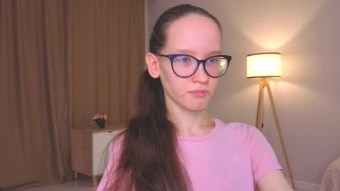 Sara online show from 12-21-25, 04:03