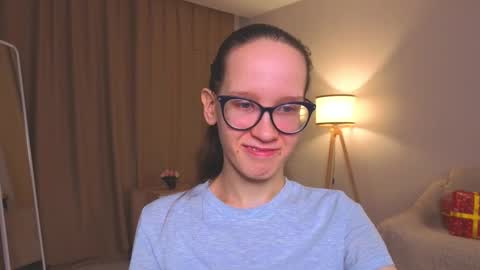 Sara online show from 12-22-25, 04:15