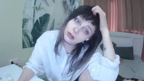 Snapshot of lynncottingham chatting on 09-09-25, 01:32 Kira online show from 09-09-25, 01:32