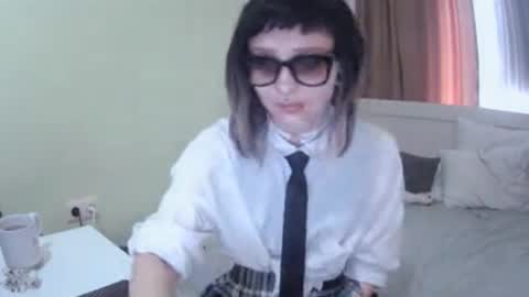 Snapshot of lynncottingham chatting on 09-18-25, 10:17 Kira online show from 09-18-25, 10:17