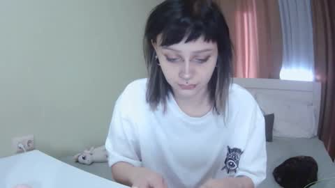 Snapshot of lynncottingham chatting on 09-22-25, 10:28 Kira online show from 09-22-25, 10:28