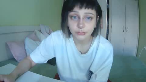 Snapshot of lynncottingham chatting on 09-23-25, 10:18 Kira online show from 09-23-25, 10:18
