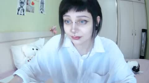 Snapshot of lynncottingham chatting on 09-24-25, 10:29 Kira online show from 09-24-25, 10:29