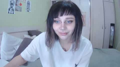 Snapshot of lynncottingham chatting on 09-25-25, 10:41 Kira online show from 09-25-25, 10:41