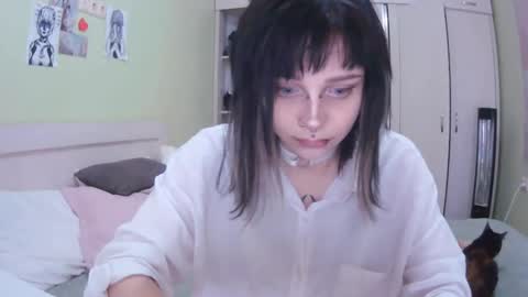 Snapshot of lynncottingham chatting on 09-26-25, 10:30 Kira online show from 09-26-25, 10:30