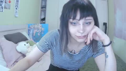 Snapshot of lynncottingham chatting on 10-03-25, 10:34 Kira online show from 10-03-25, 10:34