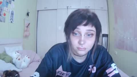 Snapshot of lynncottingham chatting on 10-07-25, 10:01 Kira online show from 10-07-25, 10:01