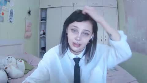 Snapshot of lynncottingham chatting on 10-08-25, 10:24 Kira online show from 10-08-25, 10:24