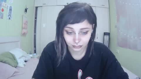Snapshot of lynncottingham chatting on 10-09-25, 10:24 Kira online show from 10-09-25, 10:24