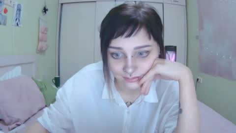 Snapshot of lynncottingham chatting on 10-13-25, 10:37 Kira online show from 10-13-25, 10:37